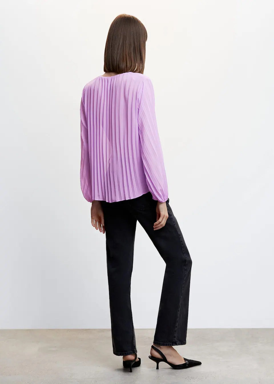 Pleated blouse with puffed sleeves