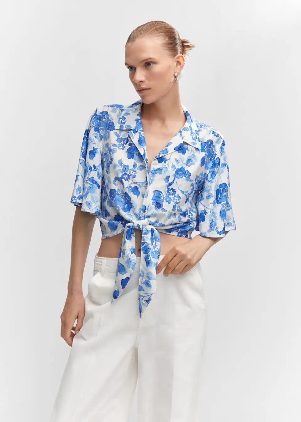 Floral shirt with knot