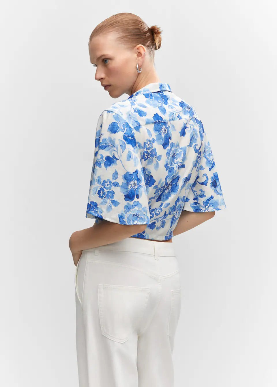 Floral shirt with knot