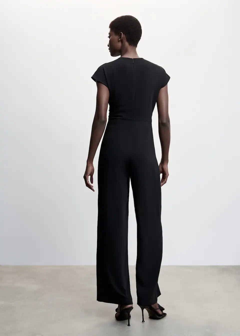 Short-sleeved jumpsuit with knot detail