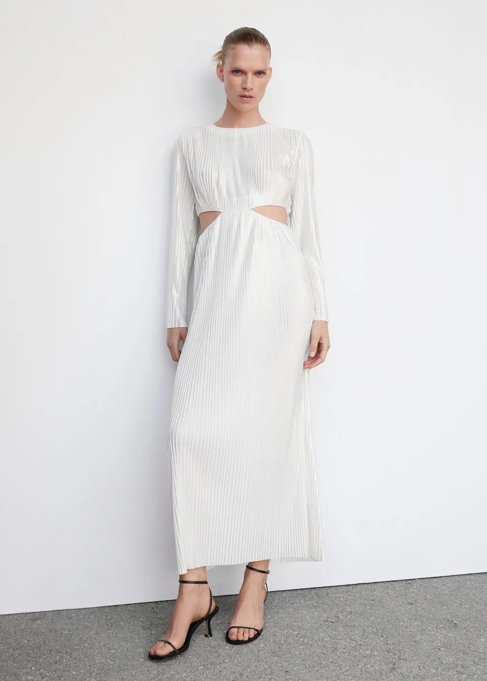 Pleated dress with slits