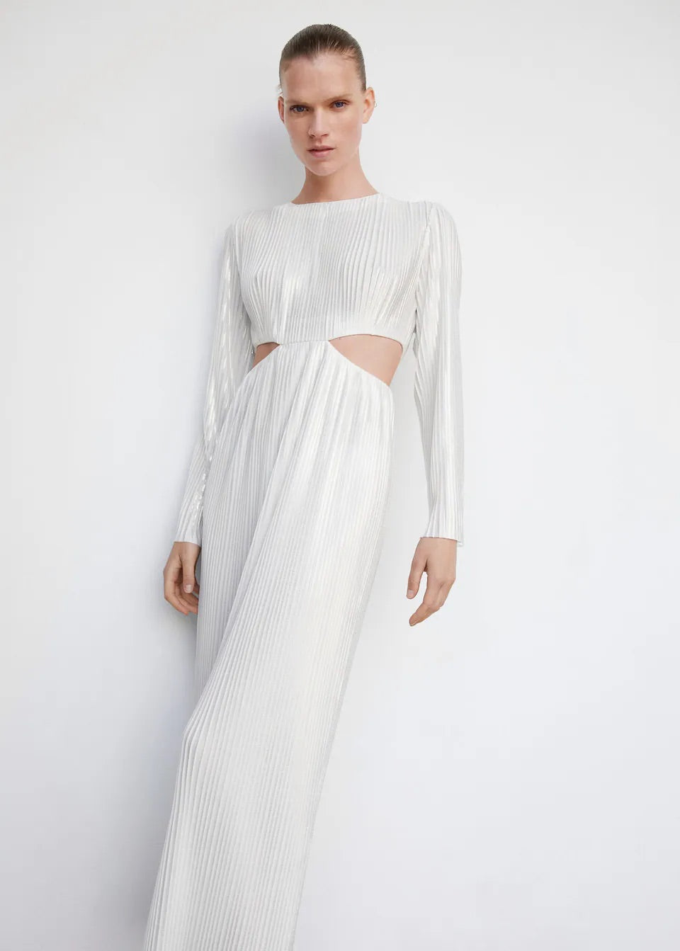 Pleated dress with slits