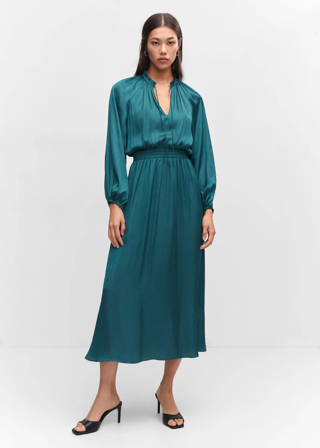 Puffed sleeves satin dress