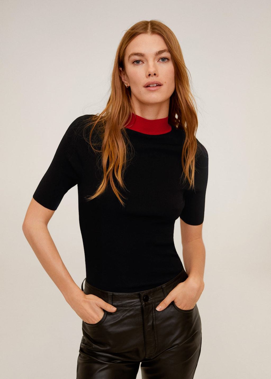 Contrasting neck knit t-shirt - Laurel Morgan