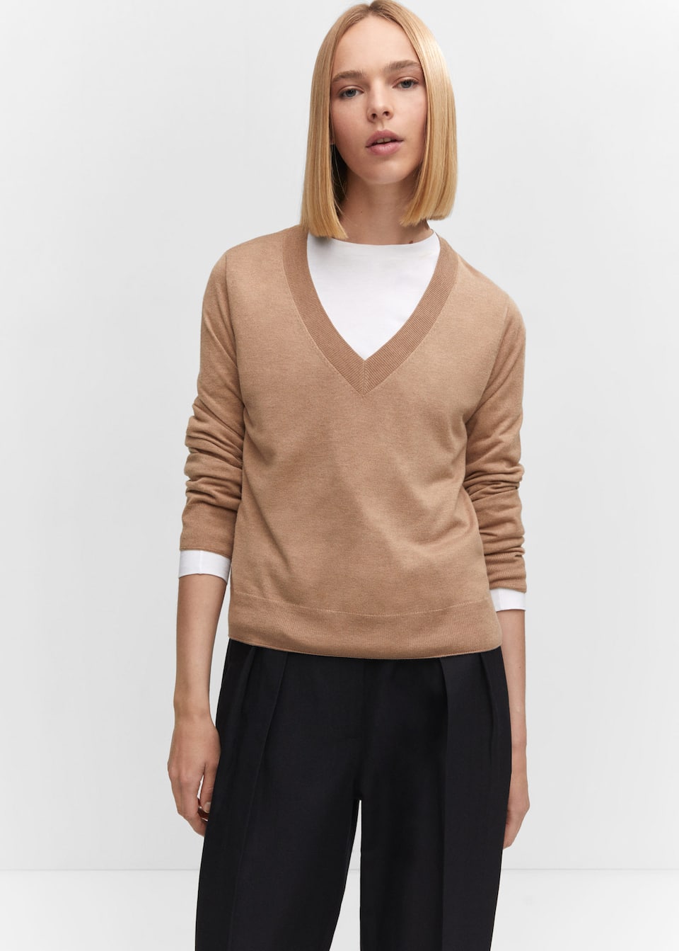 Fine-knit V-neck sweater - Laurel Morgan