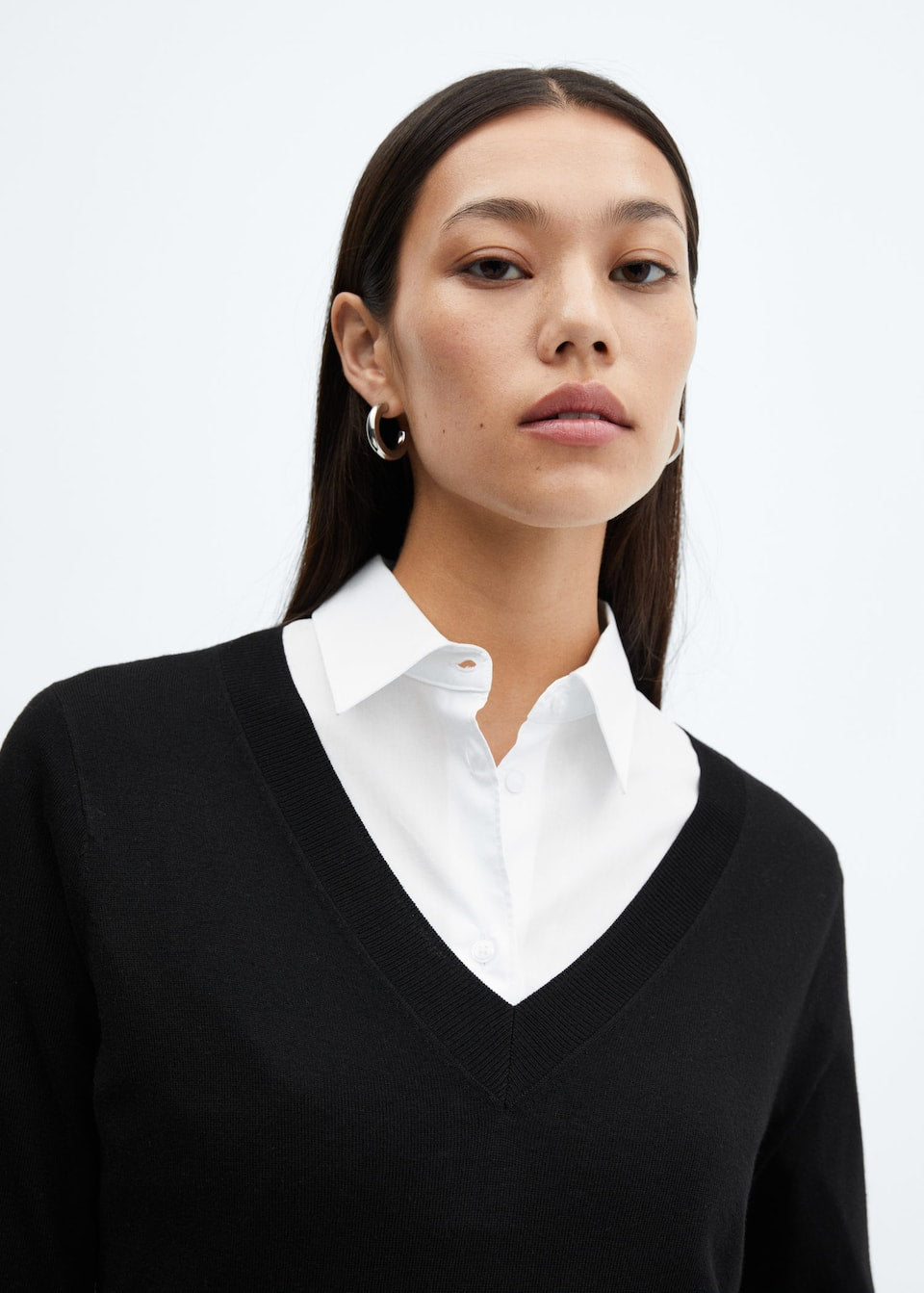 Fine-knit V-neck sweater - Laurel Morgan