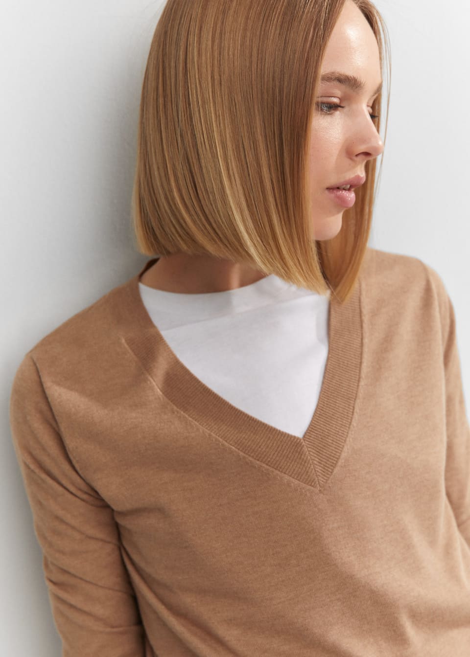 Fine-knit V-neck sweater - Laurel Morgan