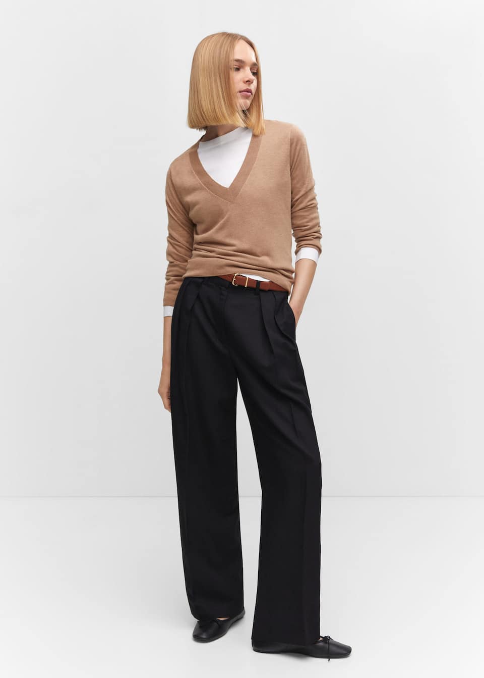 Fine-knit V-neck sweater - Laurel Morgan