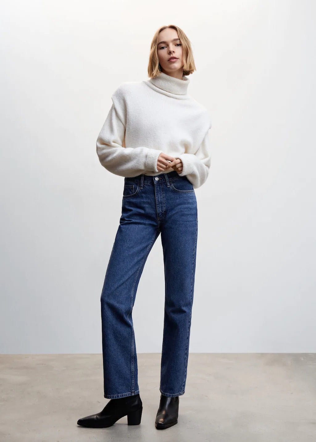 Mid-rise straight jeans