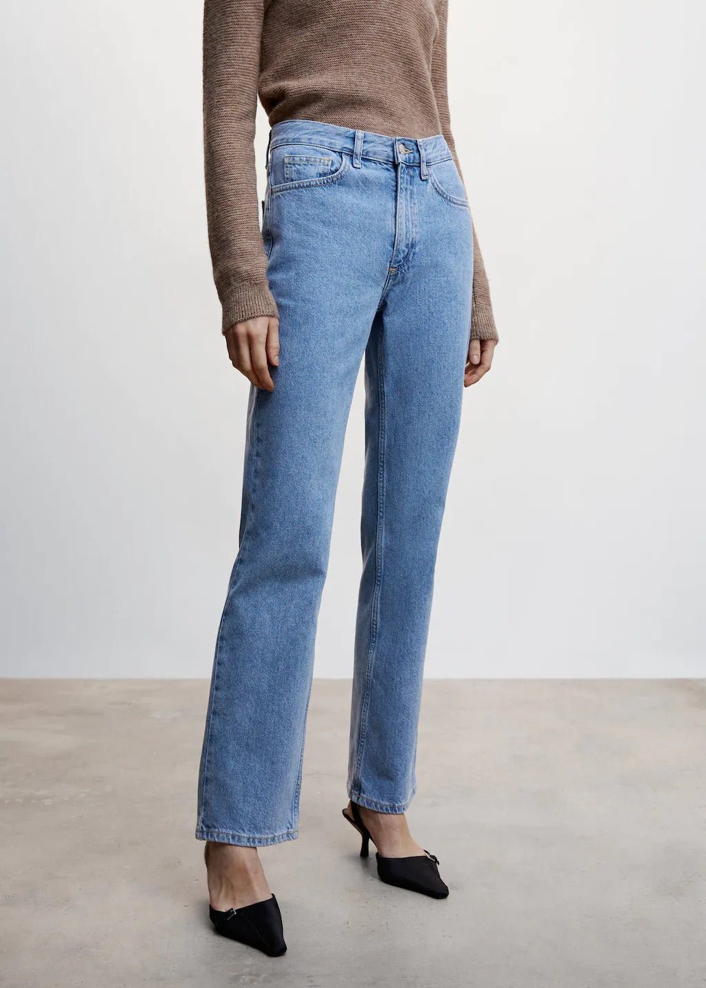 Mid-rise straight jeans