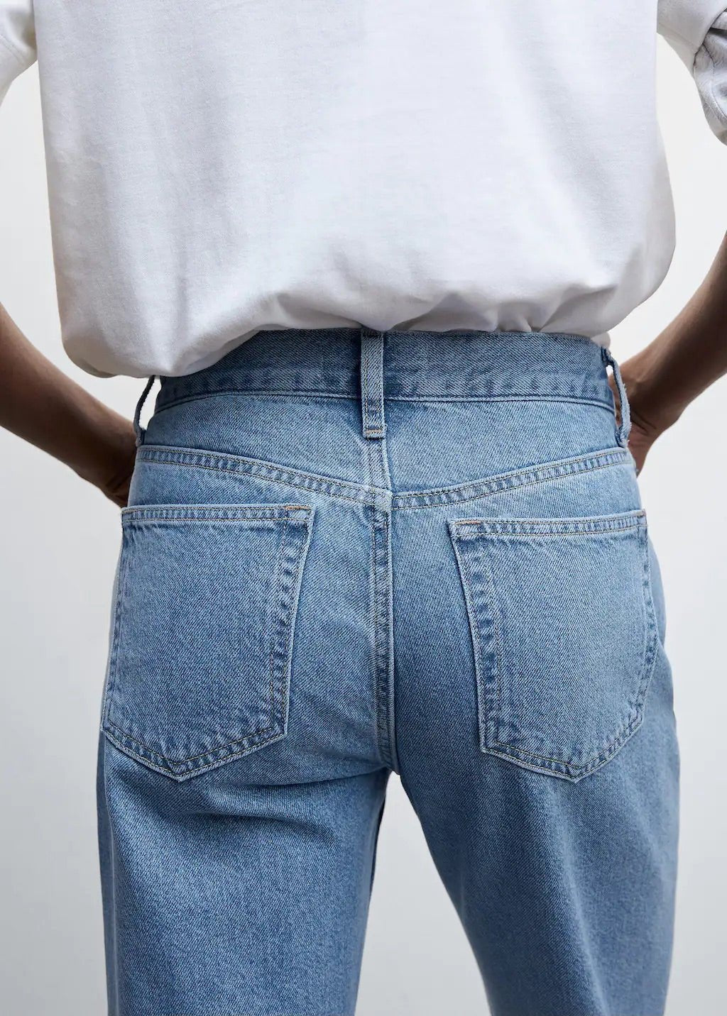 Mid-rise straight jeans