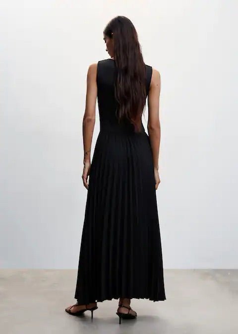 Pleated knitted dress - Laurel Morgan