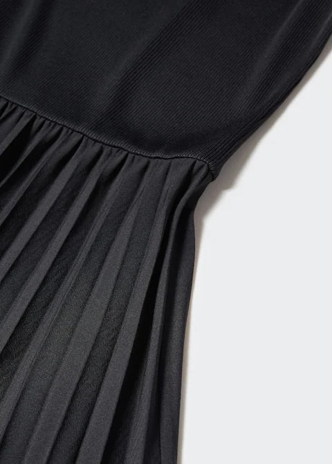 Pleated knitted dress - Laurel Morgan