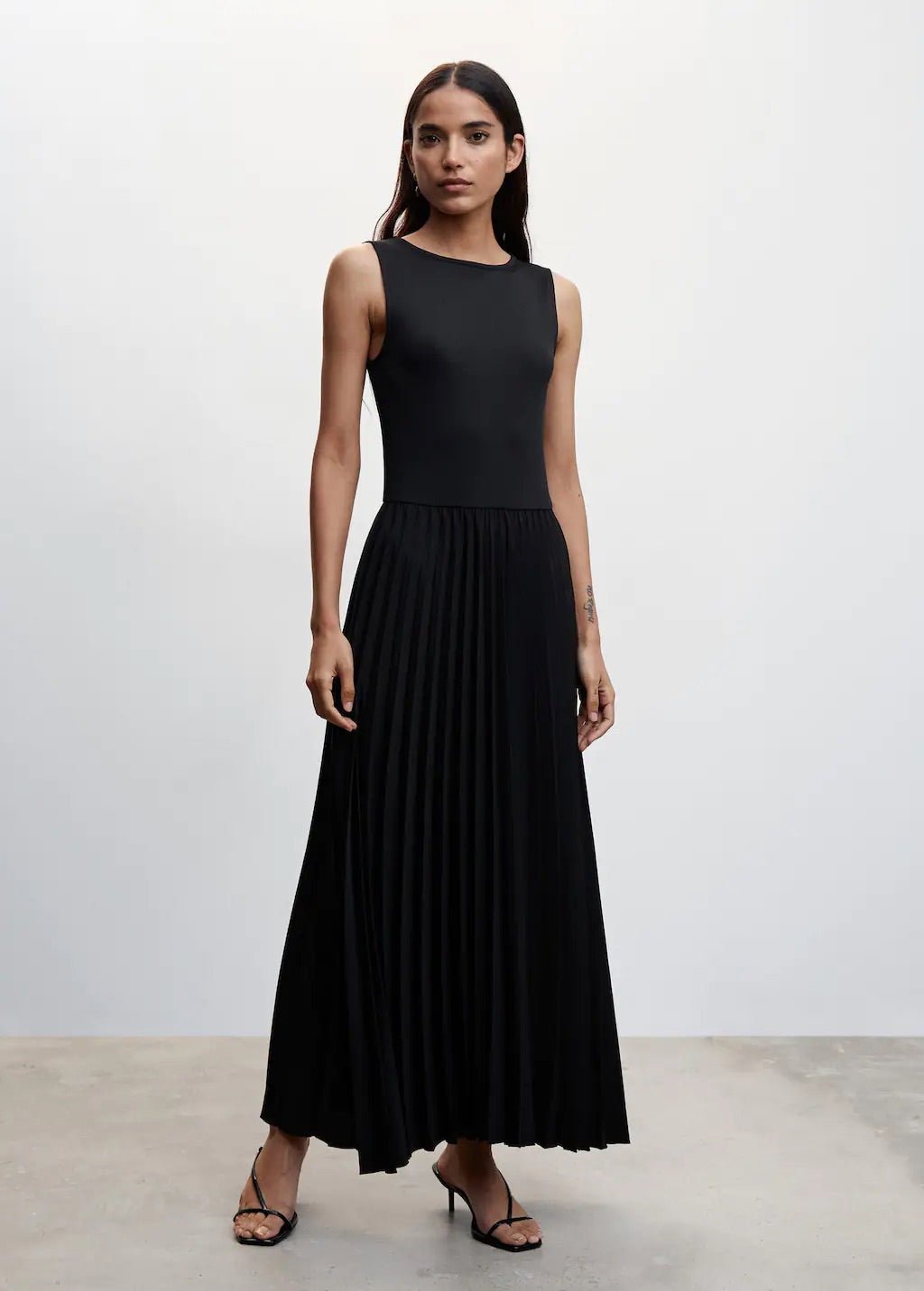 Pleated knitted dress - Laurel Morgan