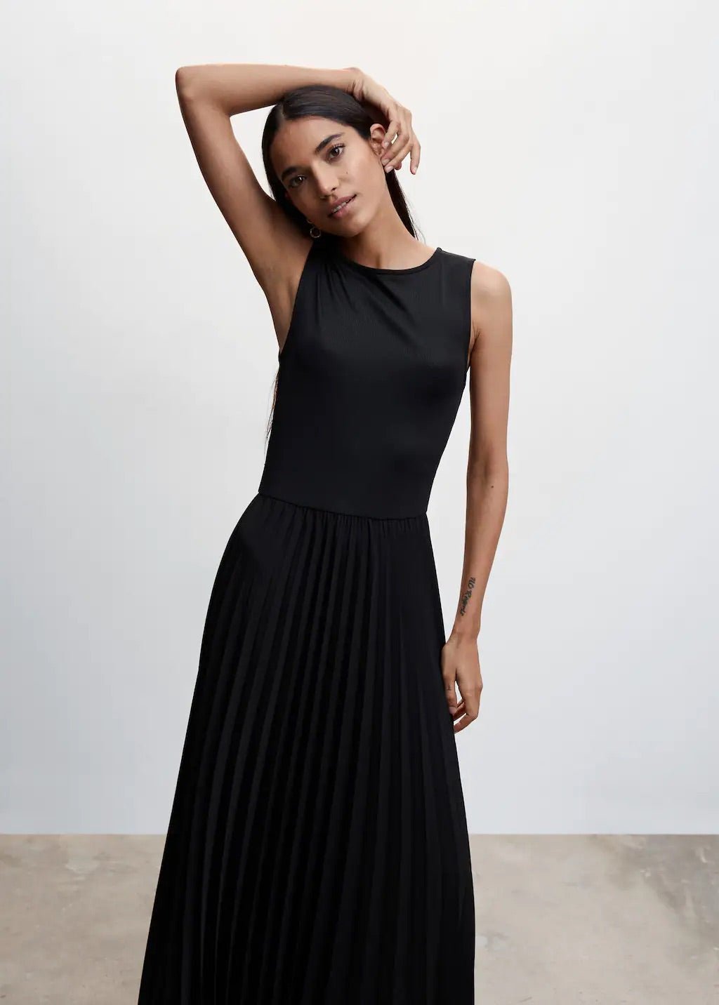 Pleated knitted dress - Laurel Morgan