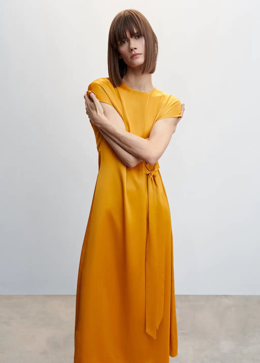 Satin dress with knot - Laurel Morgan