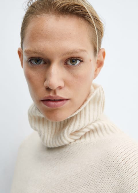 Turtleneck knitted sweater - Laurel Morgan