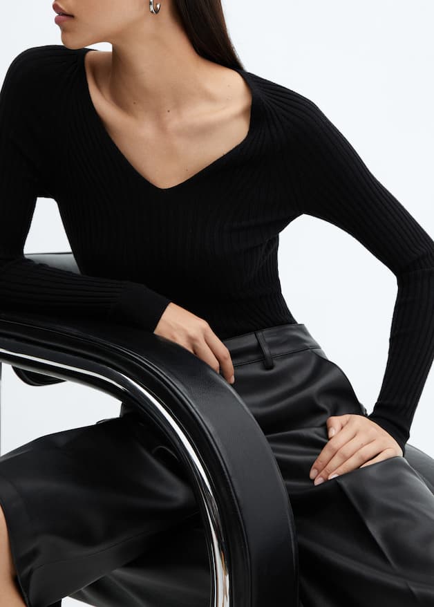 V-neck ribbed knit sweater - Laurel Morgan